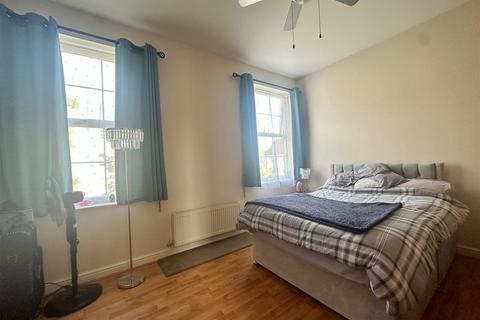 2 bedroom flat for sale, Greenwich Way, Waltham Abbey, EN9