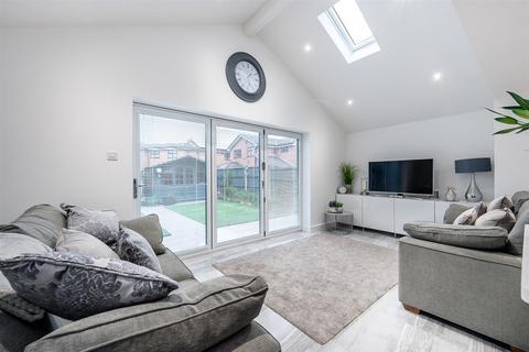 28 Aviemore Drive, Fearnhead, Warrington, WA2 0TQ