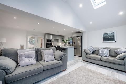 28 Aviemore Drive, Fearnhead, Warrington, WA2 0TQ