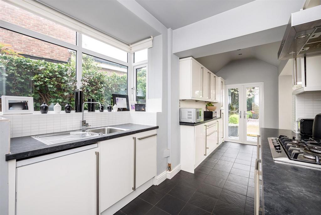 Bradshaw Lane, Warrington WA4 3 bed semidetached house for sale £290,000