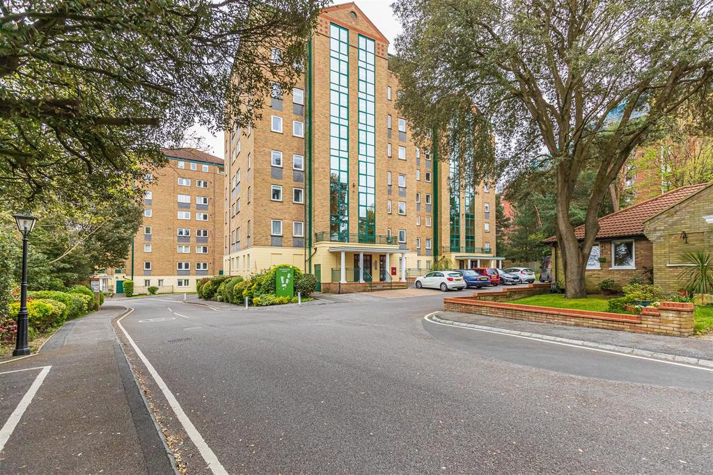 2 Manor Rd Manor Road, Bournemouth BH1 2 bed flat - £300,000