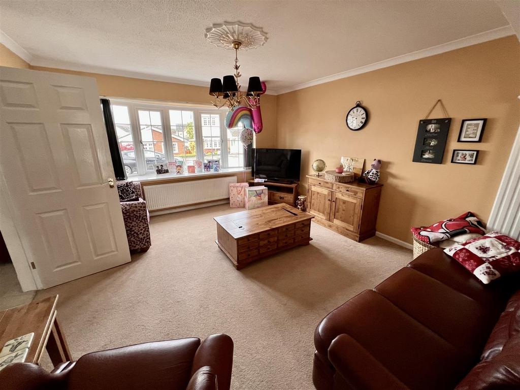 Llwyn Y Bryn, Bonllwyn, Ammanford 3 bed detached house for sale £270,000