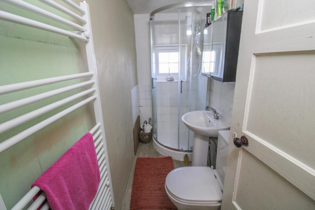 SHOWER ROOM-2.jpg
