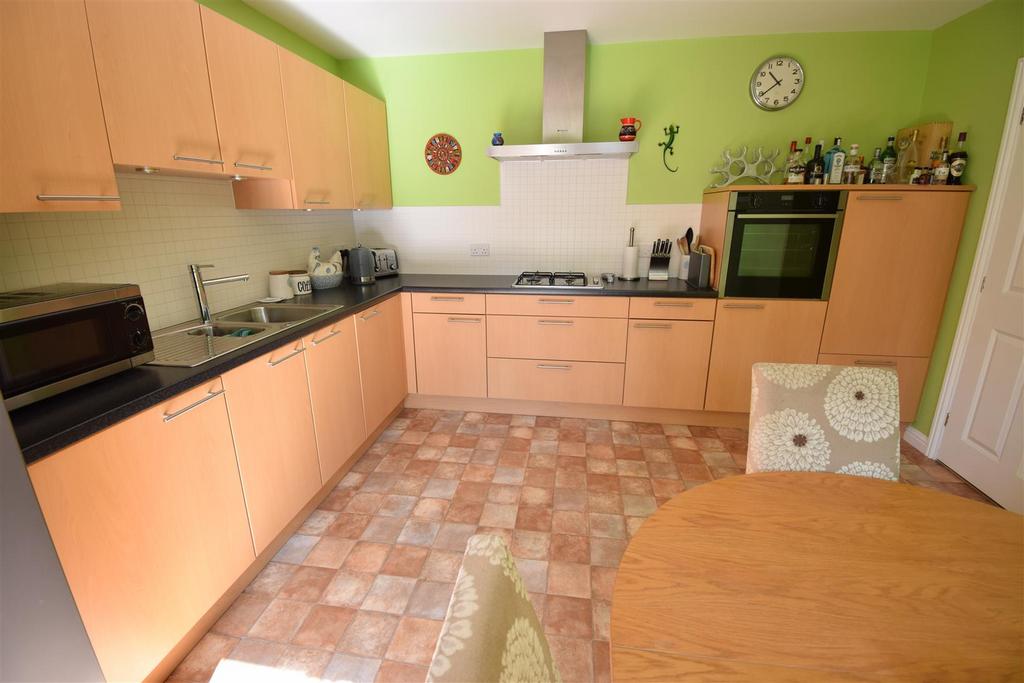 Kitchen (1).jpg