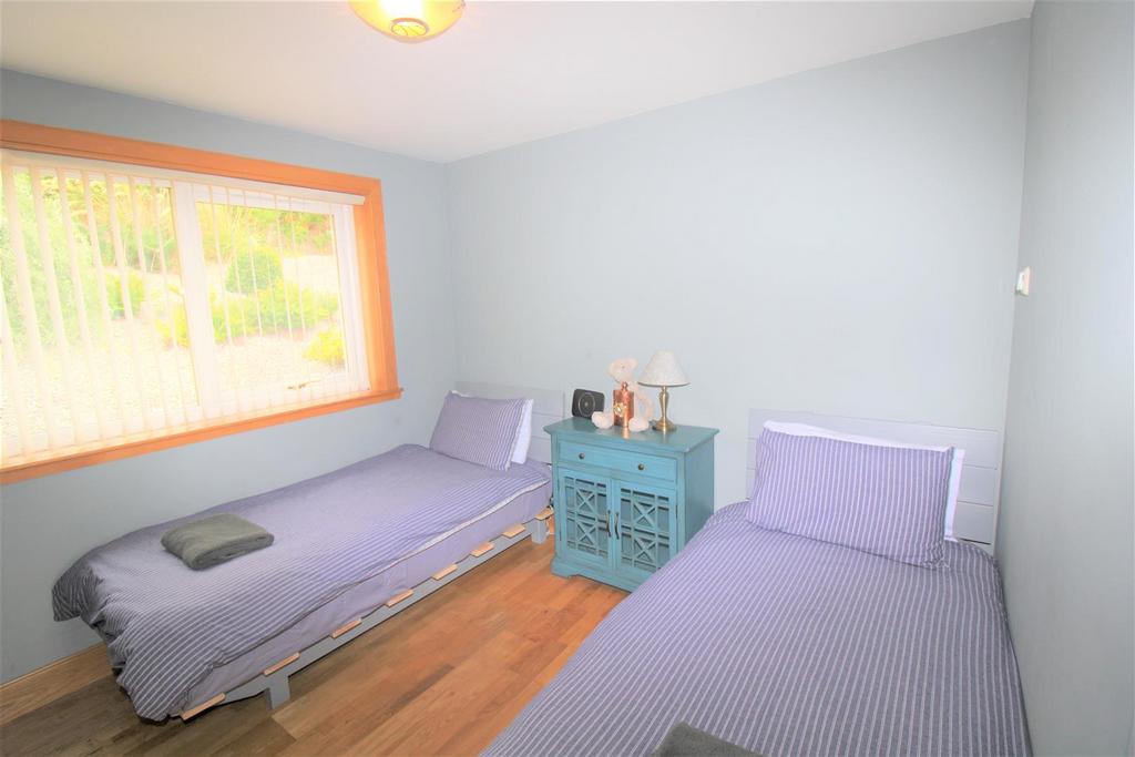 Bedroom three (2).jpg