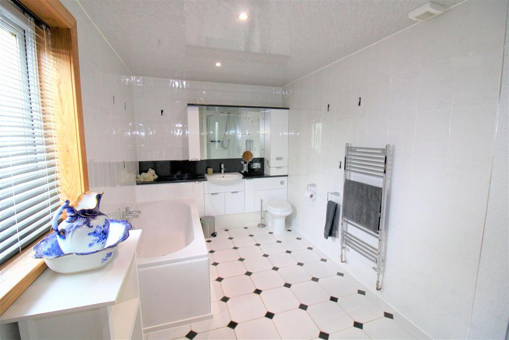 BEDROOM ONE EN SUITE.jpg