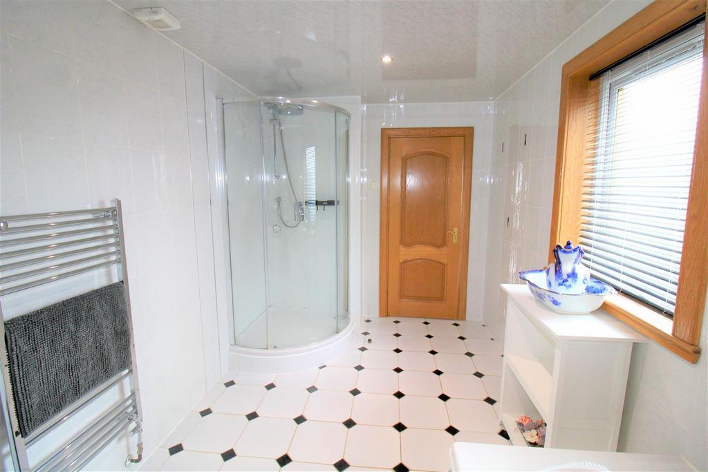 BEDROOM ONE EN SUITE (2).jpg