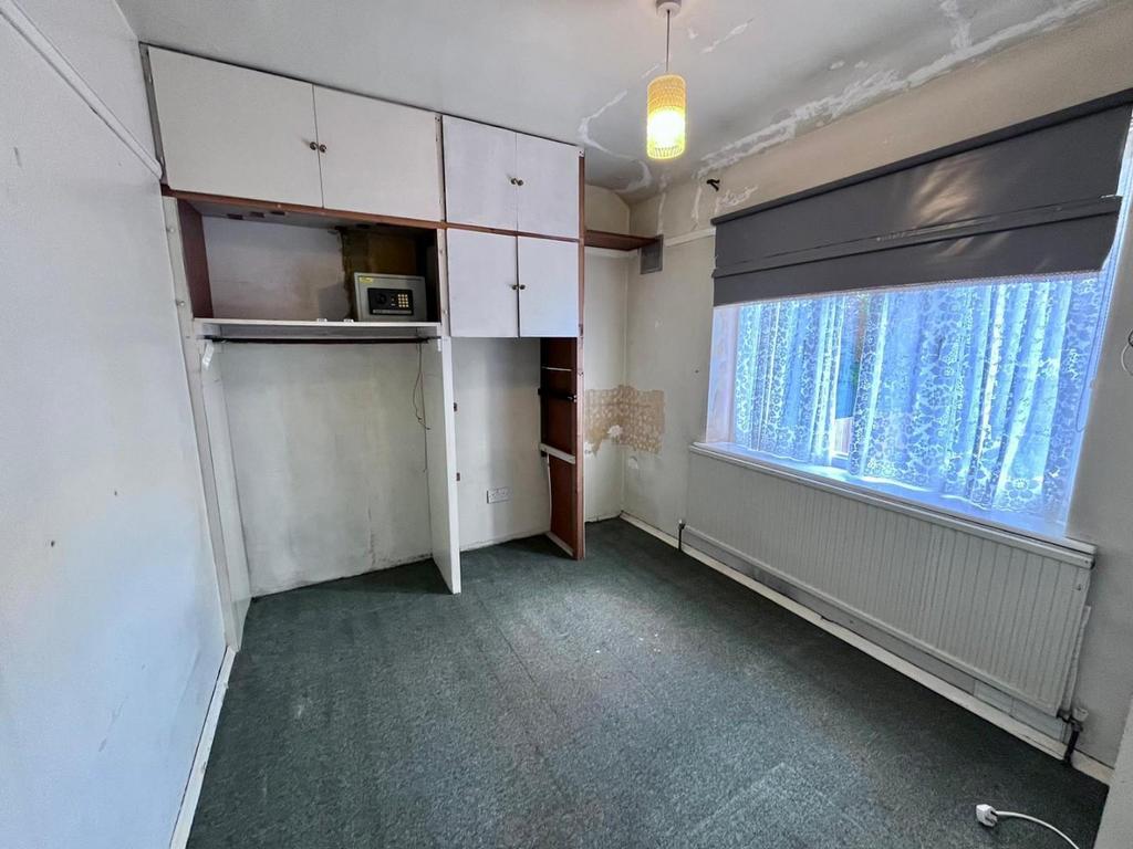 2 ND Bedroom.jpg