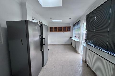 111 Berwick Avenue, Hayes, UB4 0NH