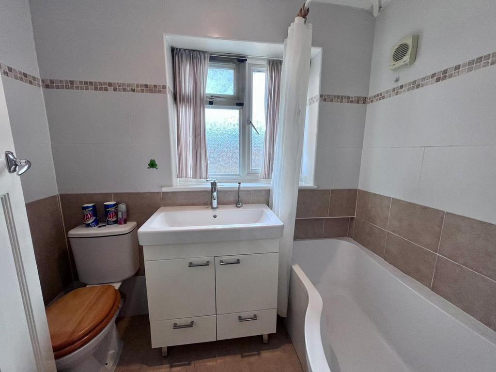 Family Bathroom.jpg