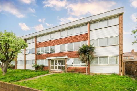 2 bedroom flat for sale, Waylands Court, Staines Road, Ilford