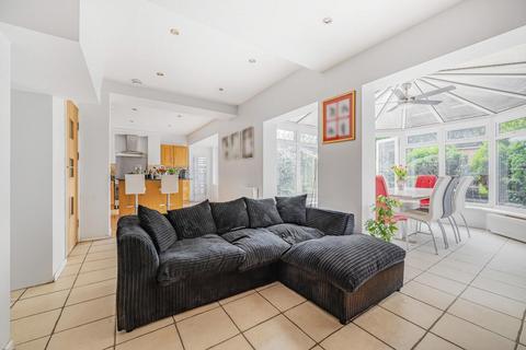 80 Raleigh Drive, London, N20 0XA