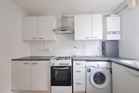 2 bedroom house to rent, Solway Close, London