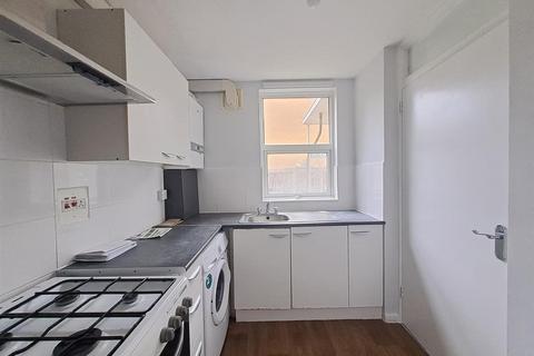 2 bedroom house to rent, Solway Close, London