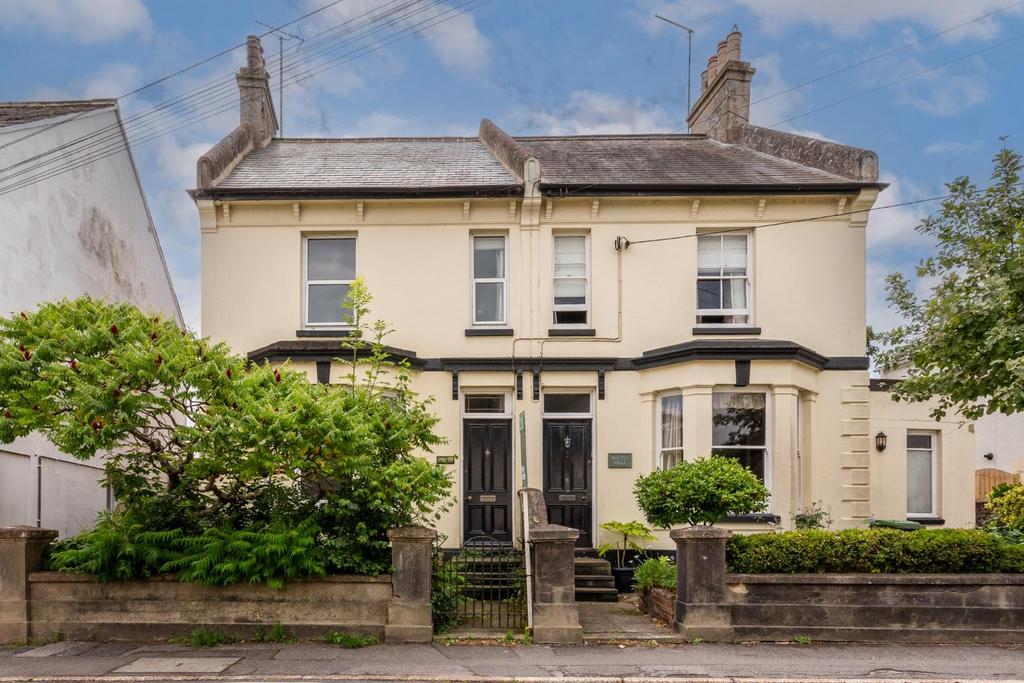 Church Street, Henfield 3 bed house to rent £2,000 pcm (£462 pw)