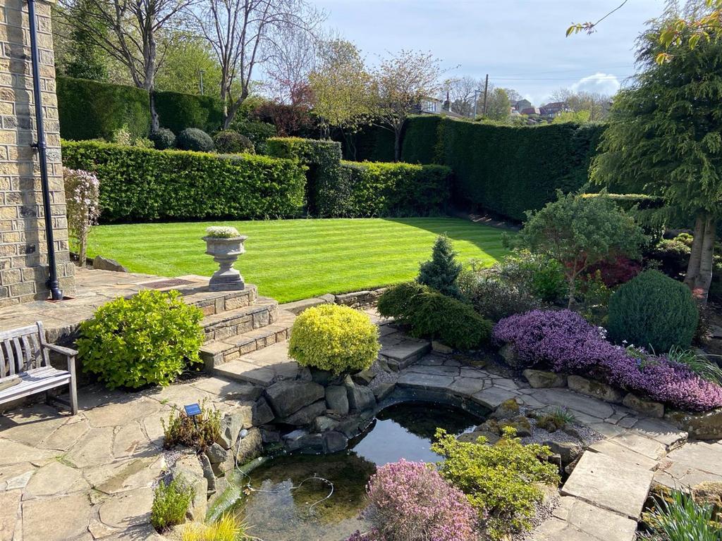 Far Bank, Huddersfield HD8 5 bed detached house for sale £1,000,000