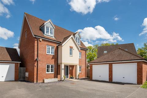 5 bedroom detached house for sale, Williamson Road, Horley