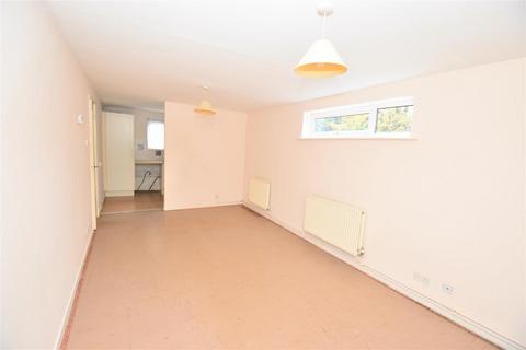 2, Wentworth Aurum Close, Horley, RH6 9BE