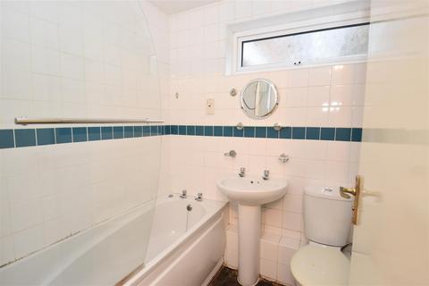 2, Wentworth Aurum Close, Horley, RH6 9BE