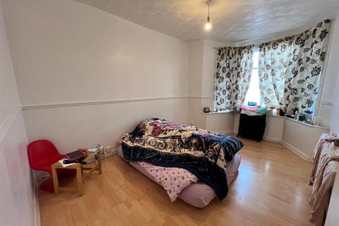 1 bedroom flat for sale, Norfolk Road, Ilford