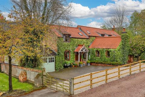 4 bedroom detached house for sale, Willoughby On The Wolds + paddock to rent by sep negotiation