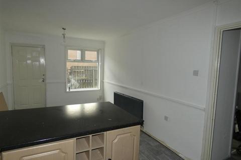 3 bedroom terraced house to rent, Chapel Lane, Oldham OL2