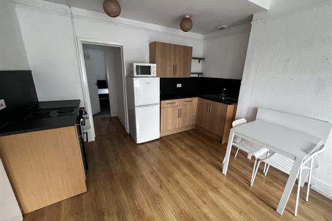 1 bedroom apartment to rent, Kirkstall Lane, Leeds