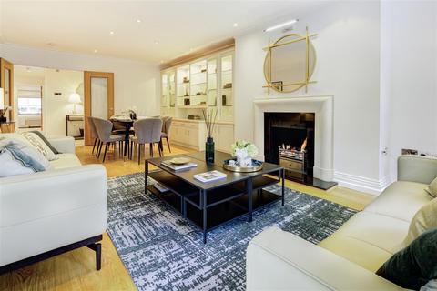 3 bedroom flat for sale, Mountview Close, NW11