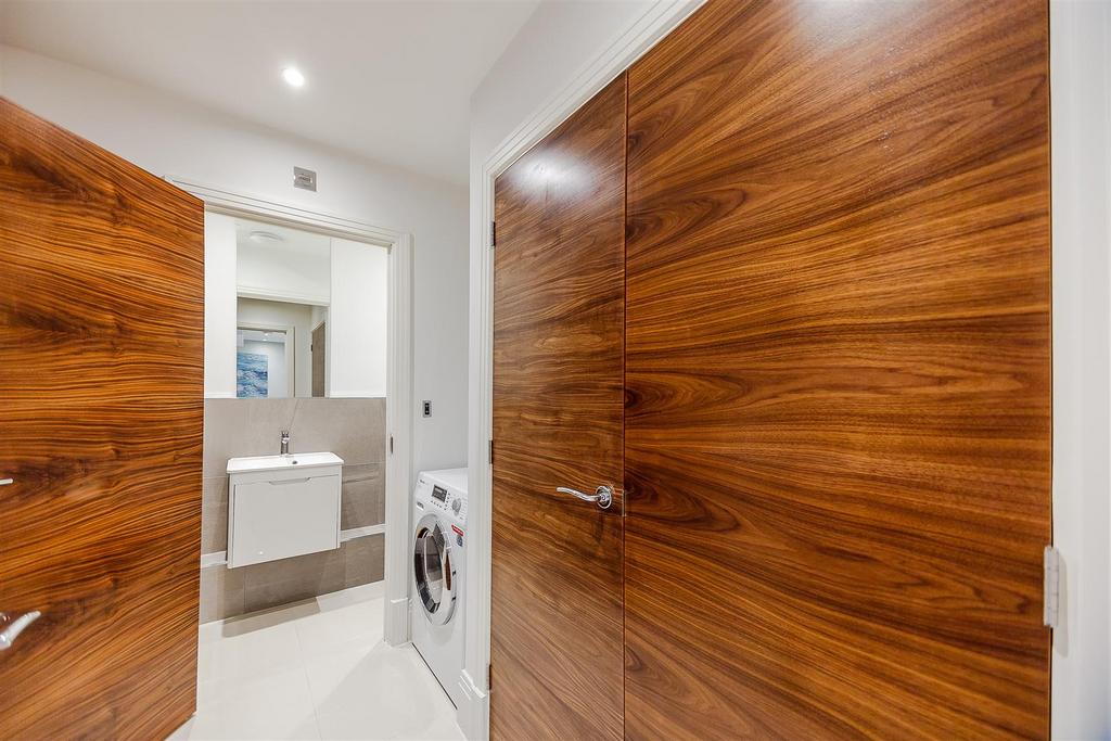 8316097-interior45.jpg