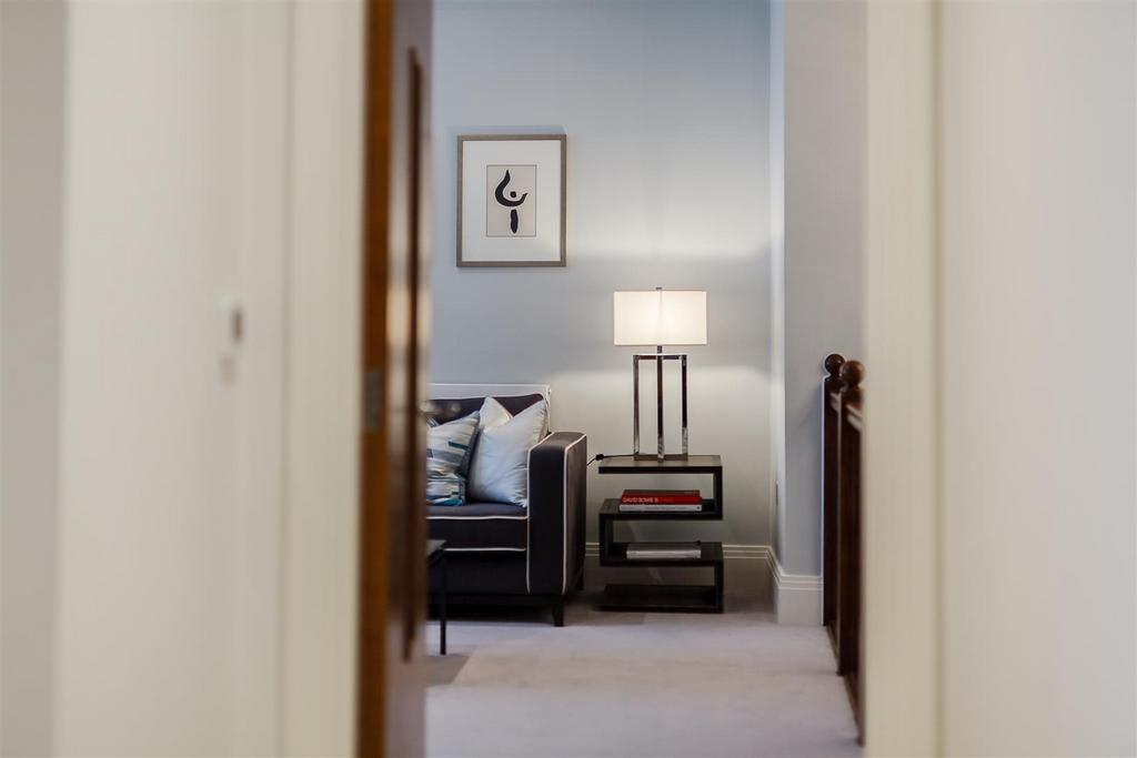 8316097-interior23.jpg