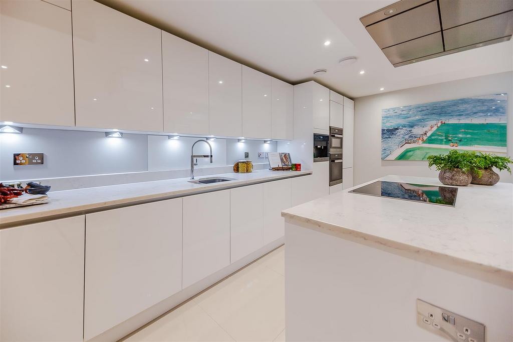 8316097-interior39.jpg