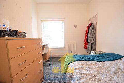 3 bedroom end of terrace house to rent, Westminster Road, Selly Oak, Birmingham B29