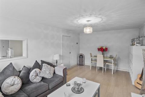 1 bedroom flat for sale, Beddington Gardens, Wallington