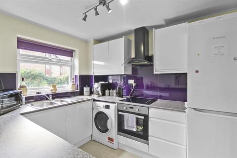 1 bedroom flat for sale, Beddington Gardens, Wallington