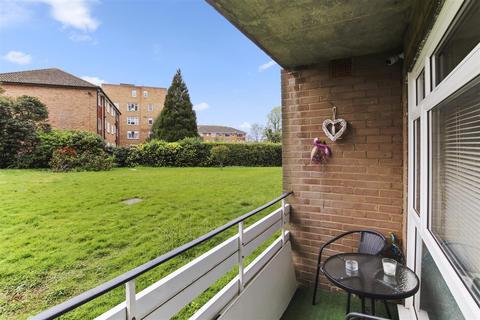 1 bedroom flat for sale, Beddington Gardens, Wallington