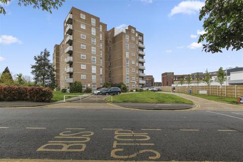 1 bedroom flat for sale, Beddington Gardens, Wallington