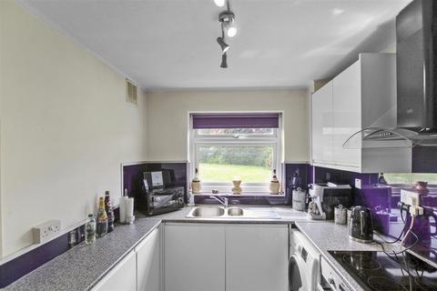 1 bedroom flat for sale, Beddington Gardens, Wallington