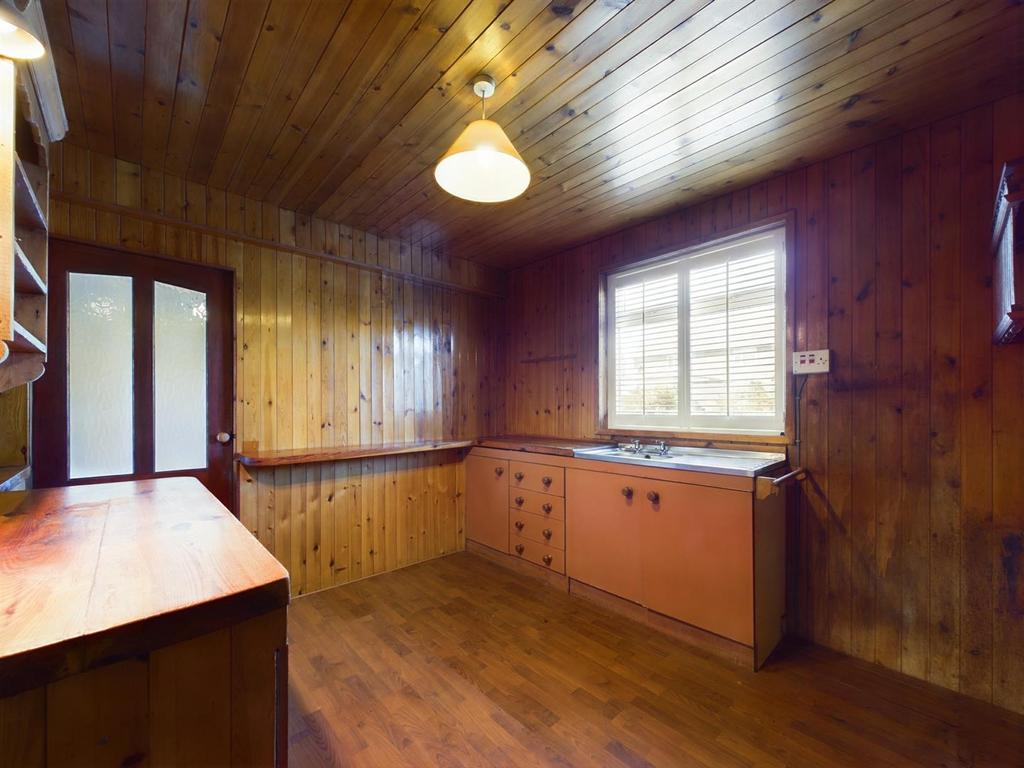 Kitchen 2.jpg
