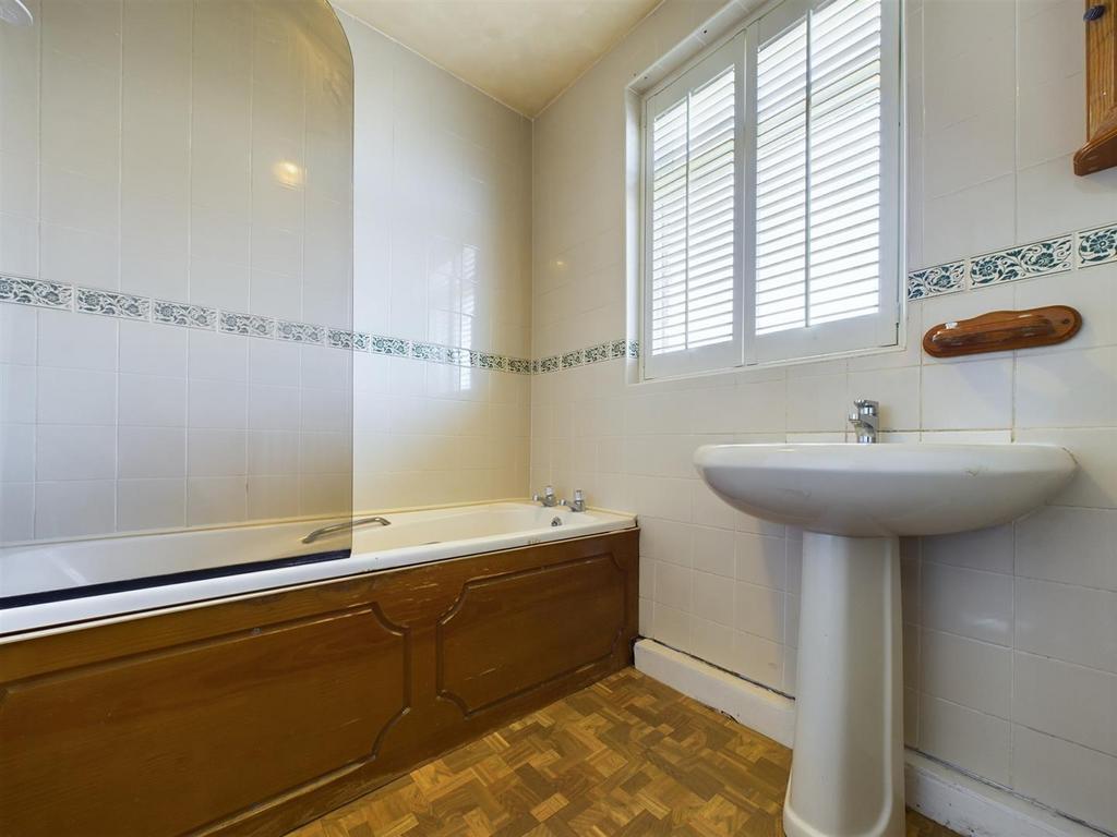 Bathroom 1.jpg