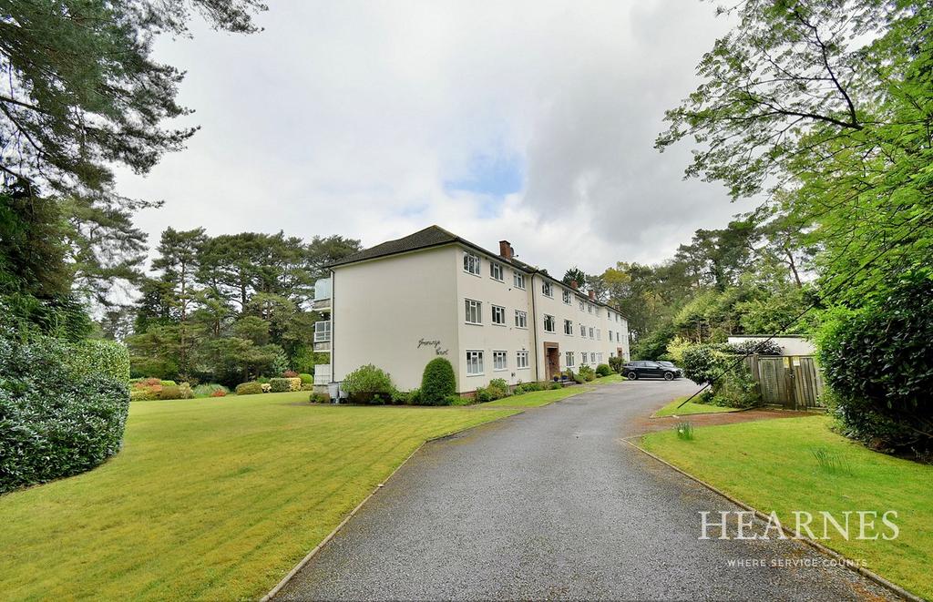 Aldridge Road, Ferndown, BH22 3 bed apartment £350,000