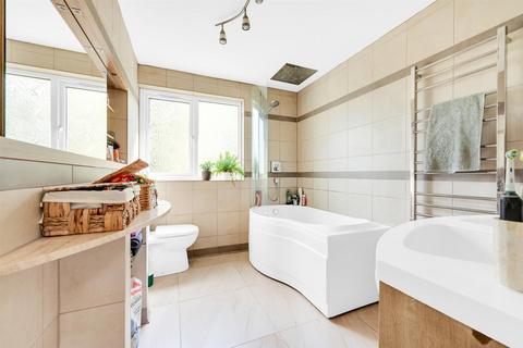 3 bedroom end of terrace house for sale, Ambleside, Bromley