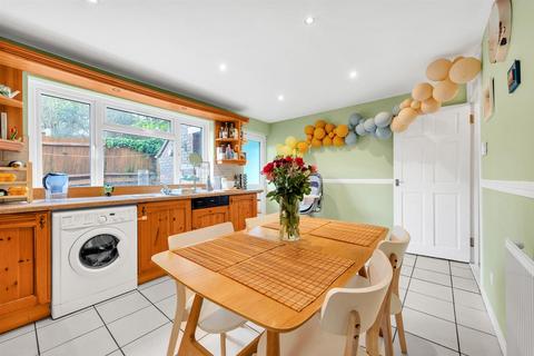 24 Ambleside, Bromley, BR1 4DN