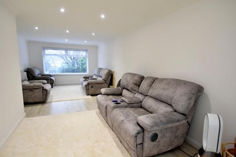 4 bedroom detached house to rent, Avon Drive, Bury BL9