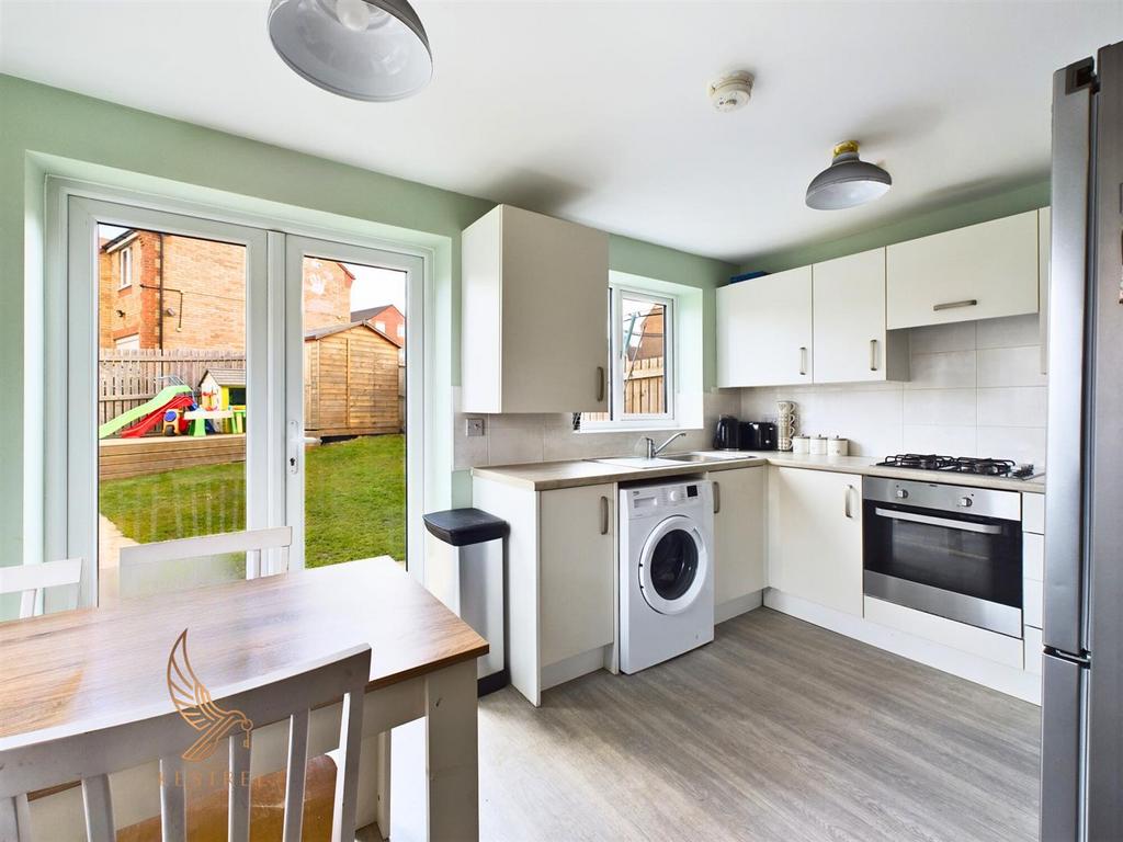 Pineberry Way, Knottingley WF11 3 bed semidetached house for sale £180,000