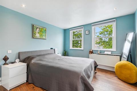 2 bedroom flat for sale, Weston Road, London, W4