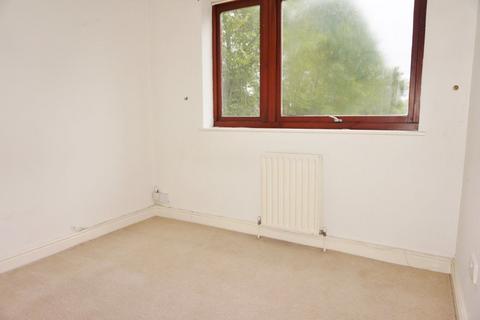 2 bedroom flat to rent, Palmerston Road, Buckhurst Hill IG9