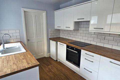 3 bedroom terraced house to rent, Lime Grove, Newark