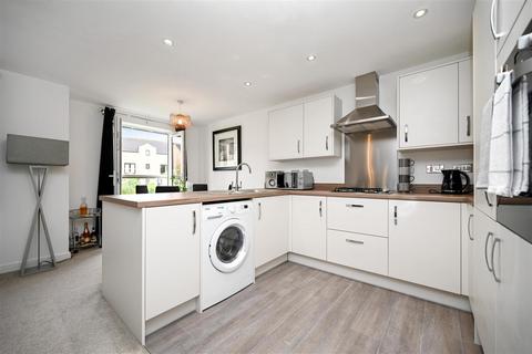 2 bedroom apartment for sale, Canal Close, Bradford