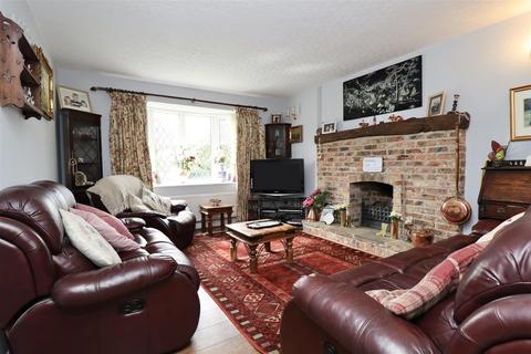 3 bedroom detached house for sale, Viking Road, Stamford Bridge