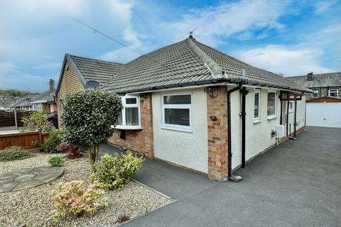 2 bedroom bungalow for sale, Pyenot Avenue, Cleckheaton, BD19